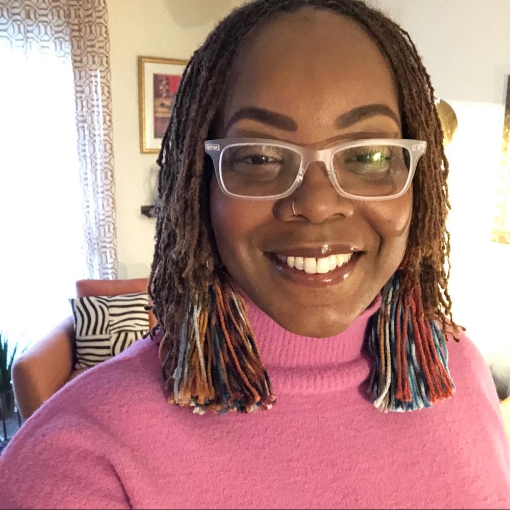 Meet your Posher, Toyia